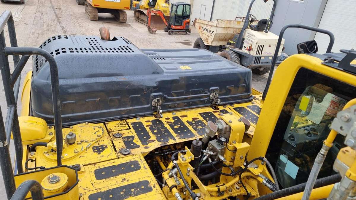 Komatsu PC 210 LC-11, excavator
