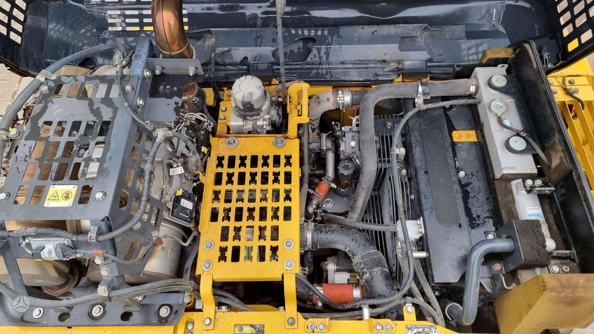Komatsu PC 210 LC-11, excavator