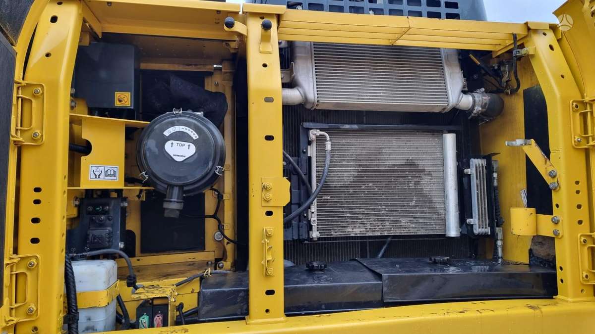 Komatsu PC 210 LC-11, excavator
