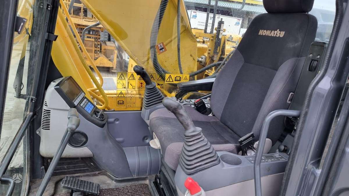 Komatsu PC 210 LC-11, excavator