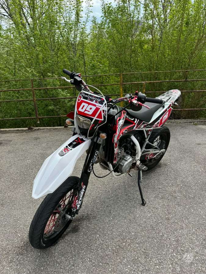 Husqvarna SMR 125cc, supermoto