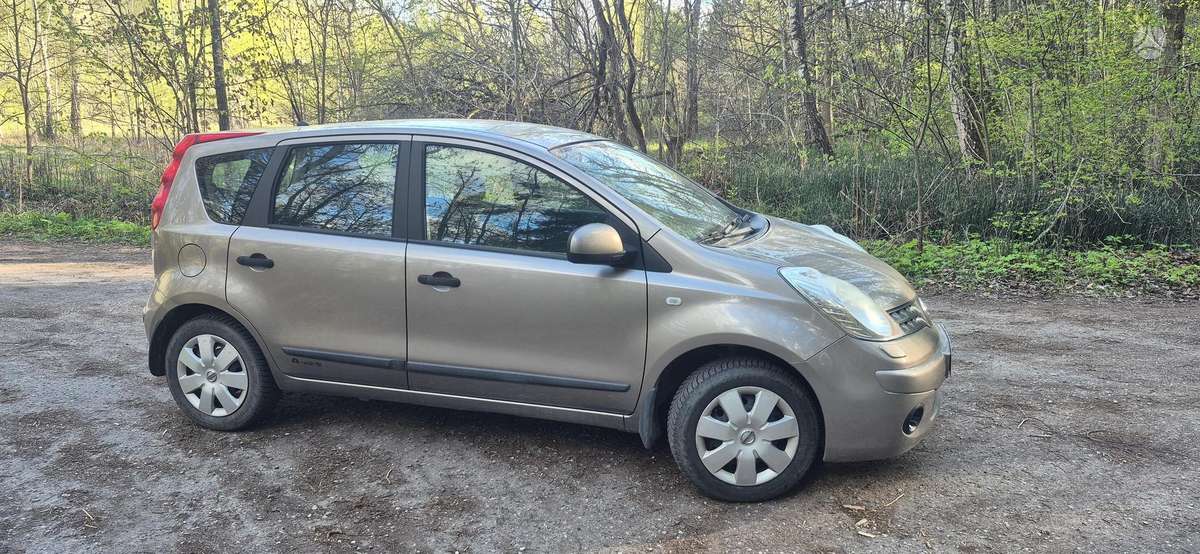 Nissan Note, 1.6 l., Седан