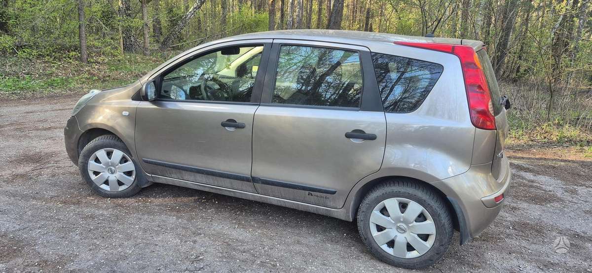 Nissan Note, 1.6 l., Седан