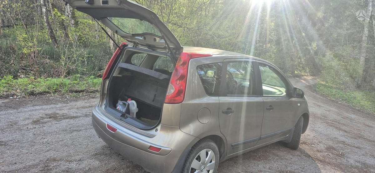 Nissan Note, 1.6 l., Седан