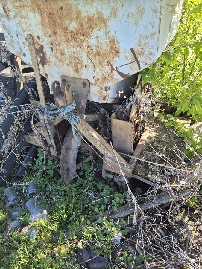 MTZ Traktorius, žemės dirbimo / ruošimo technika