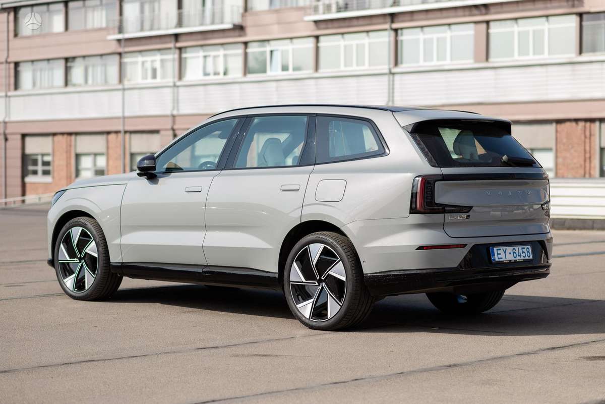 Volvo EX90 - 3