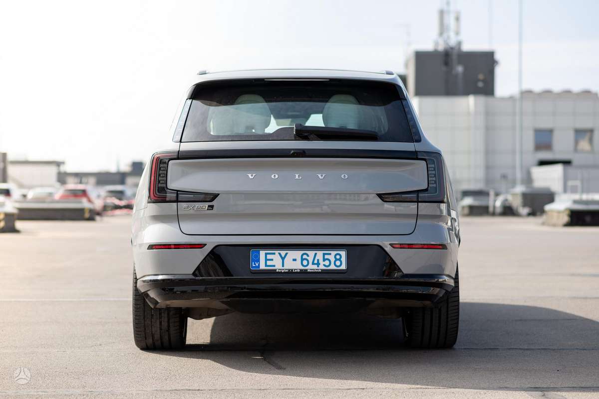 Volvo EX90 - 6