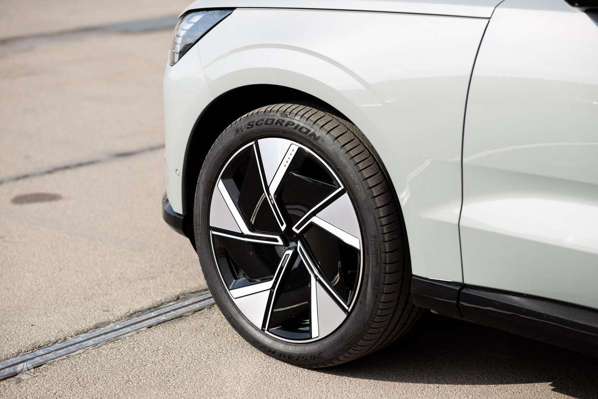 Volvo EX90 - 7