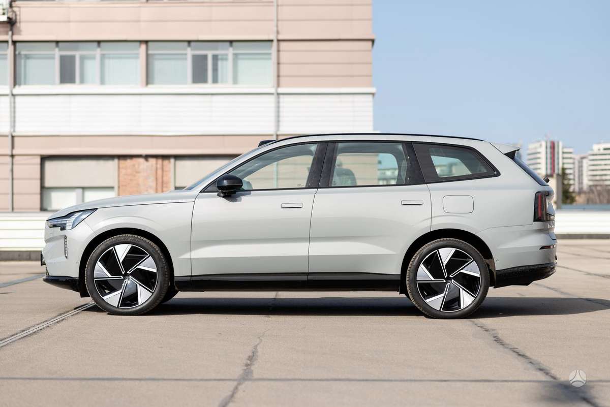 Volvo EX90 - 4