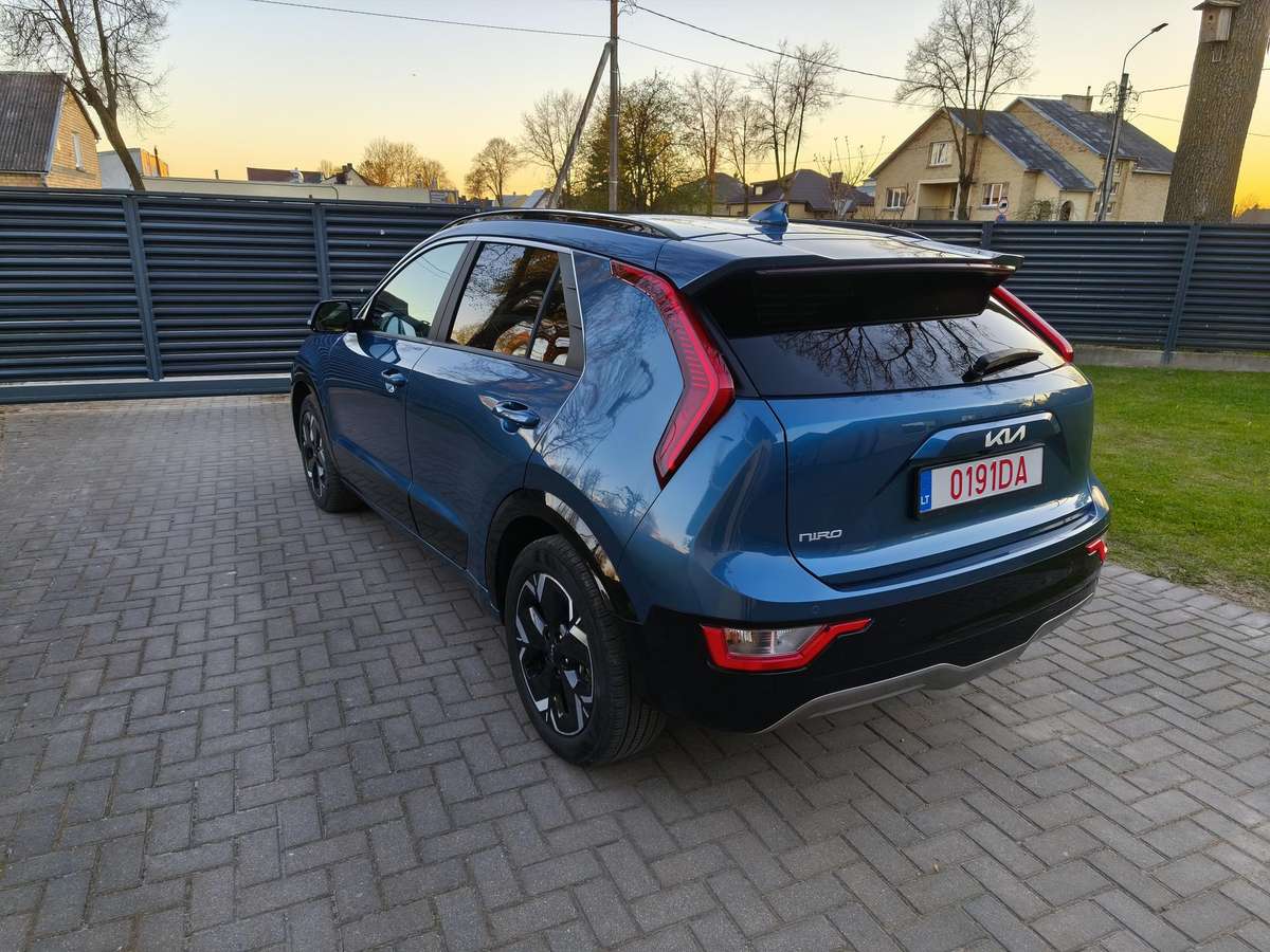 Kia Niro, 64 kWh, hatchback