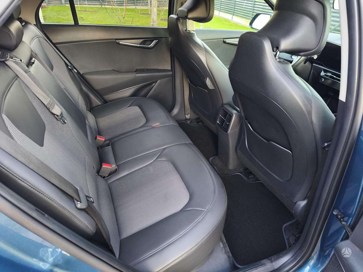 Kia Niro, 64 kWh, hatchback