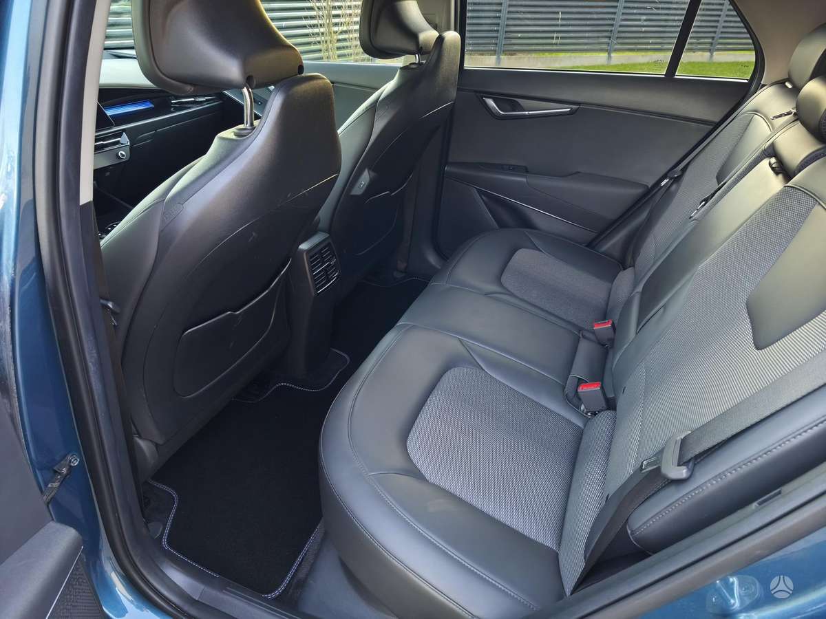 Kia Niro, 64 kWh, hatchback