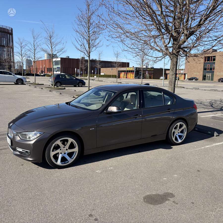 BMW 320, 2.0 l., saloon / sedan