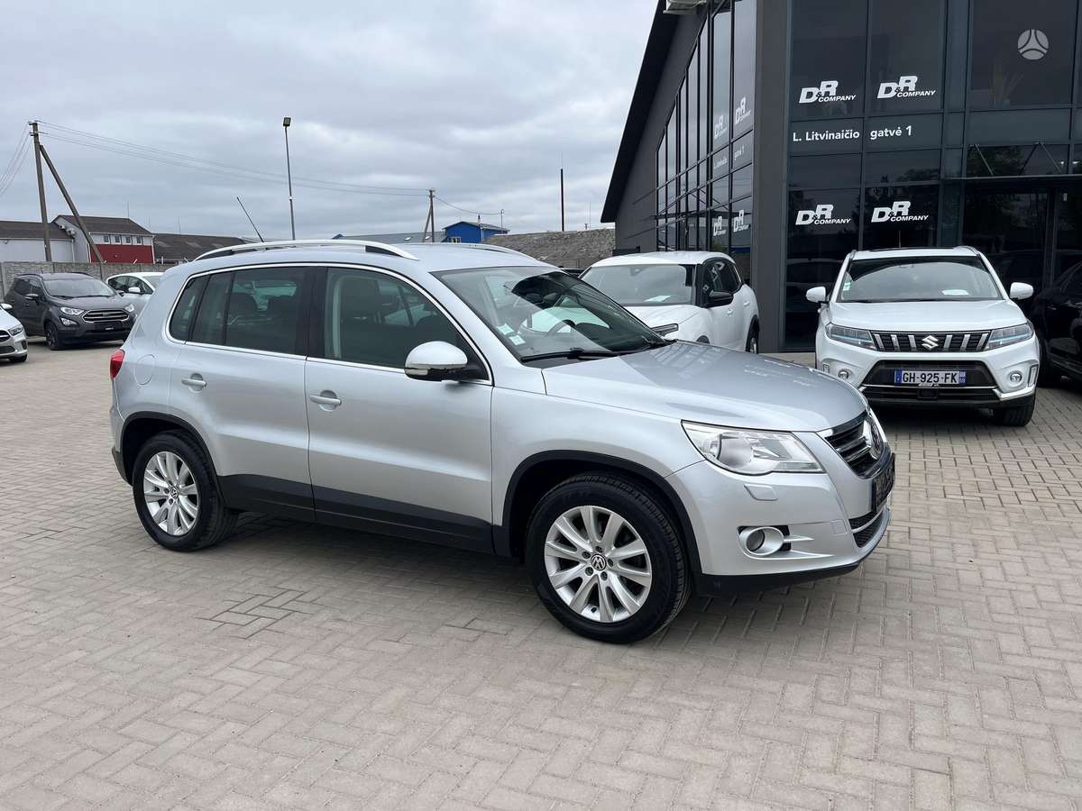 Volkswagen Tiguan - 1