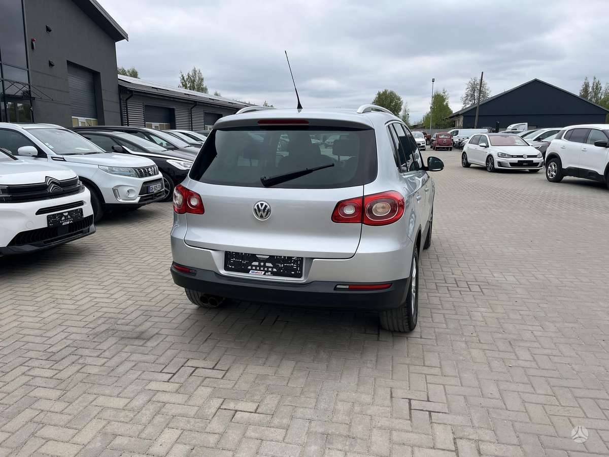Volkswagen Tiguan - 8