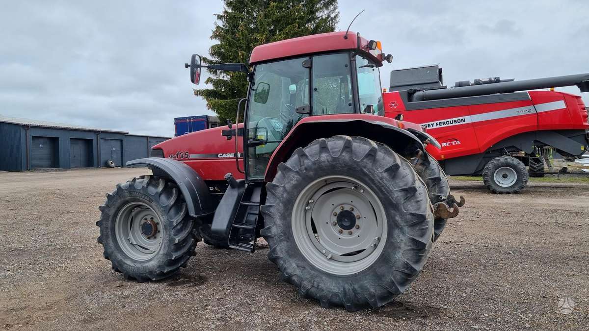 Case-IH MX135, traktoriai