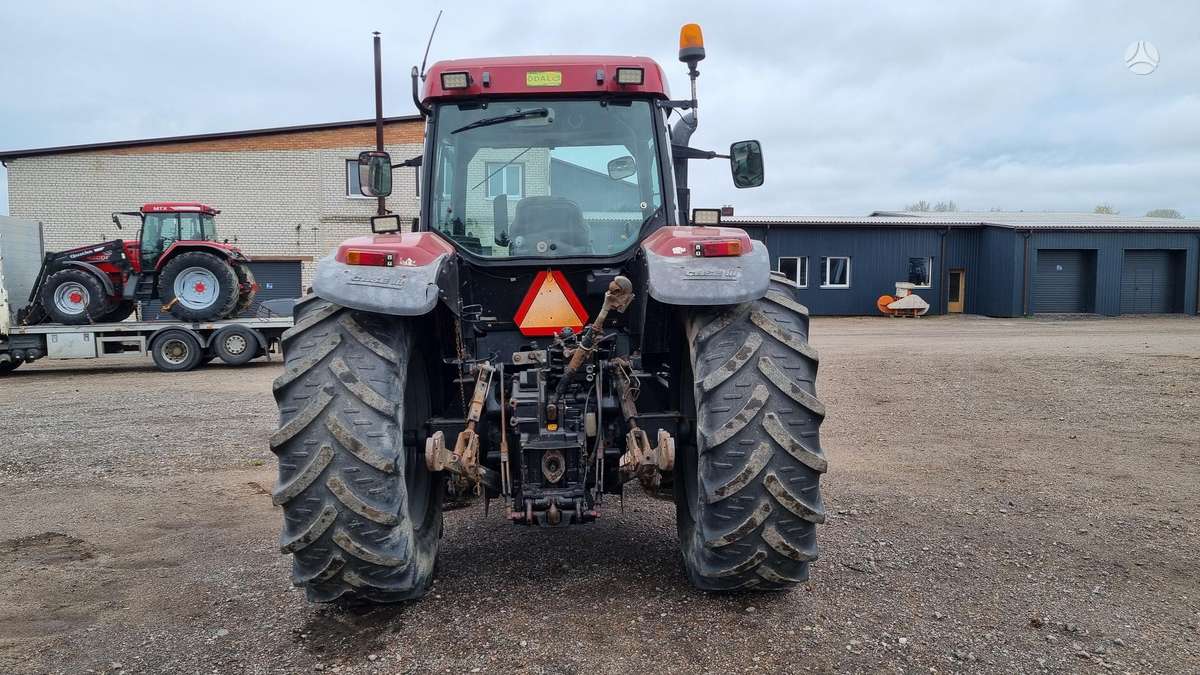 Case-IH MX135, tractors