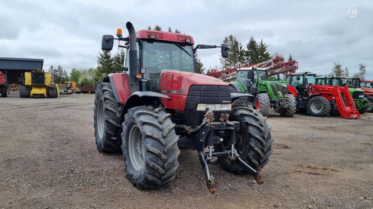 Case-IH MX135, traktoriai