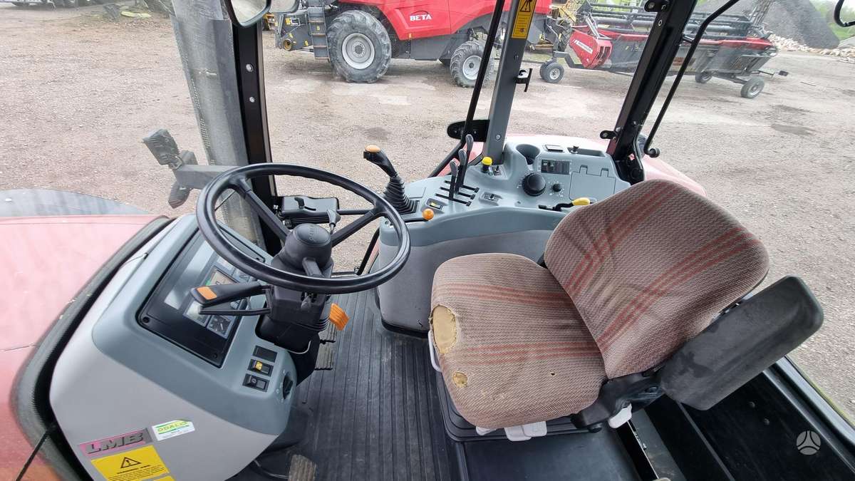 Case-IH MX135, tractors