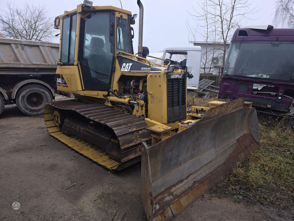 Caterpillar D4G, buldozeri