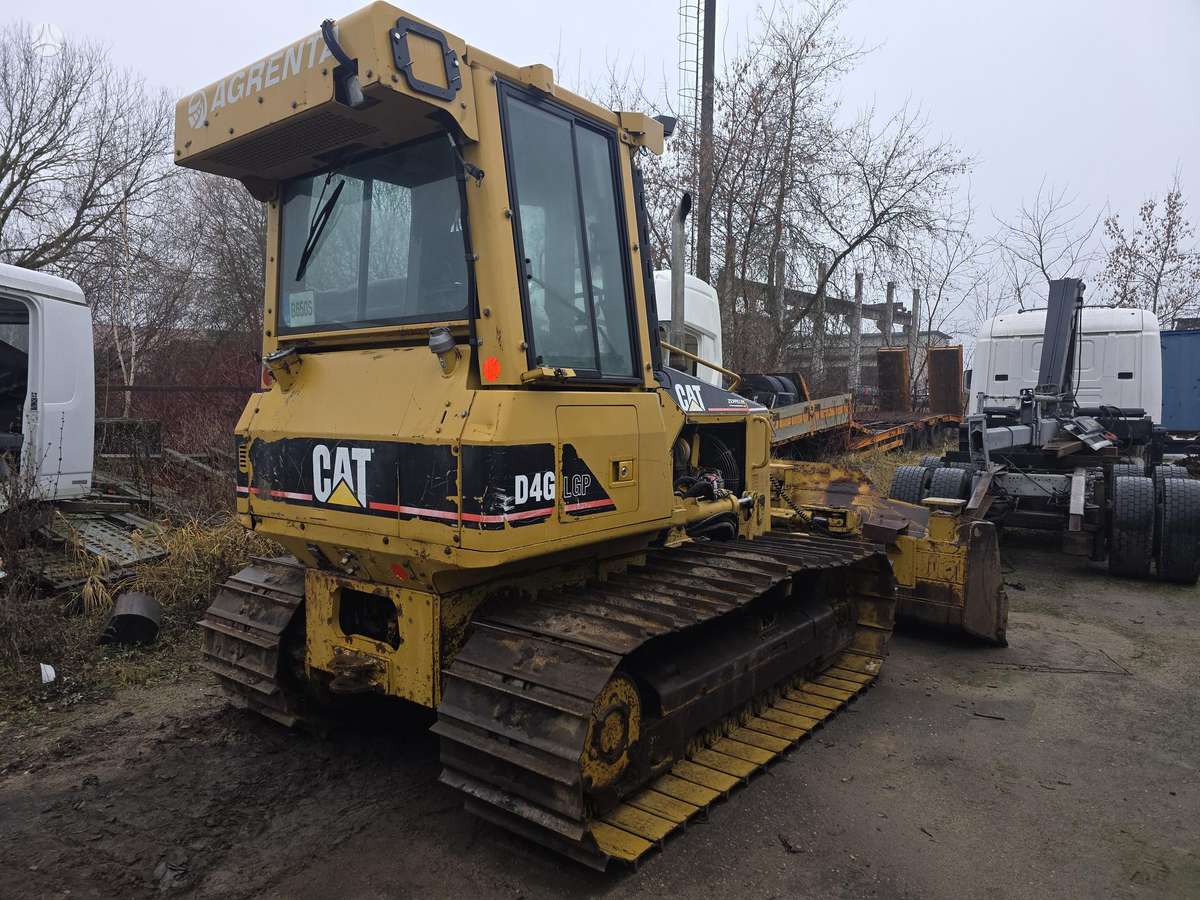 Caterpillar D4G, buldozeri