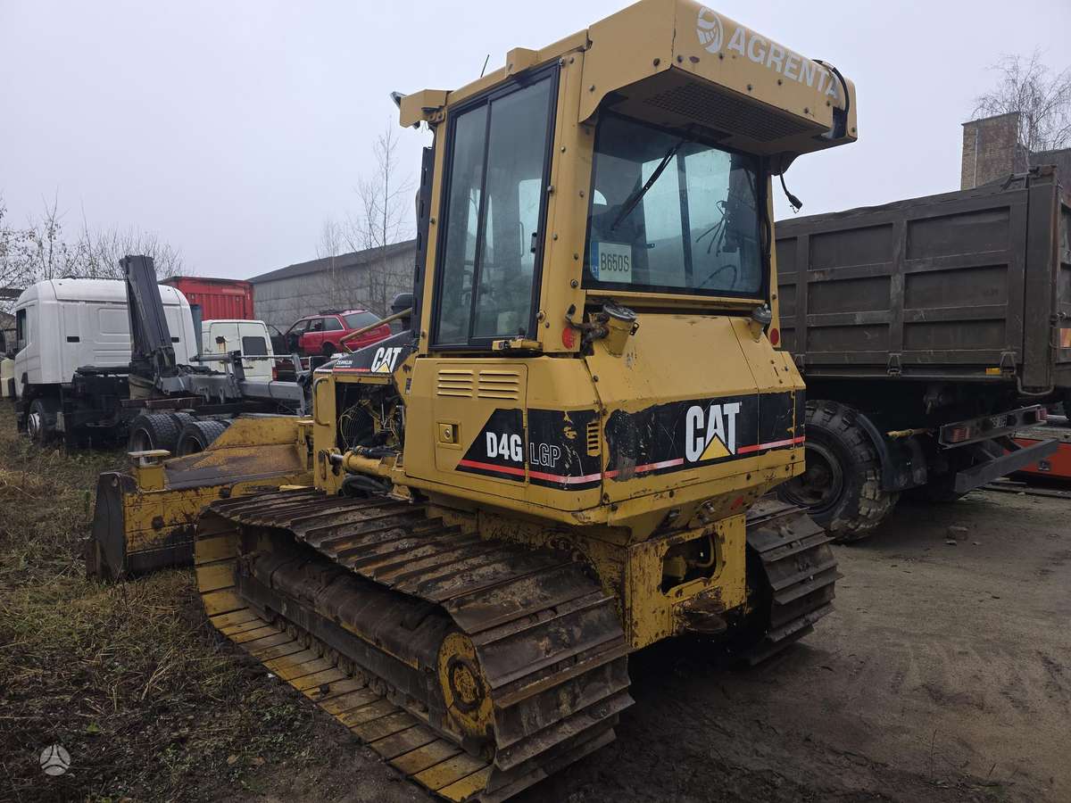 Caterpillar D4G, buldozeri