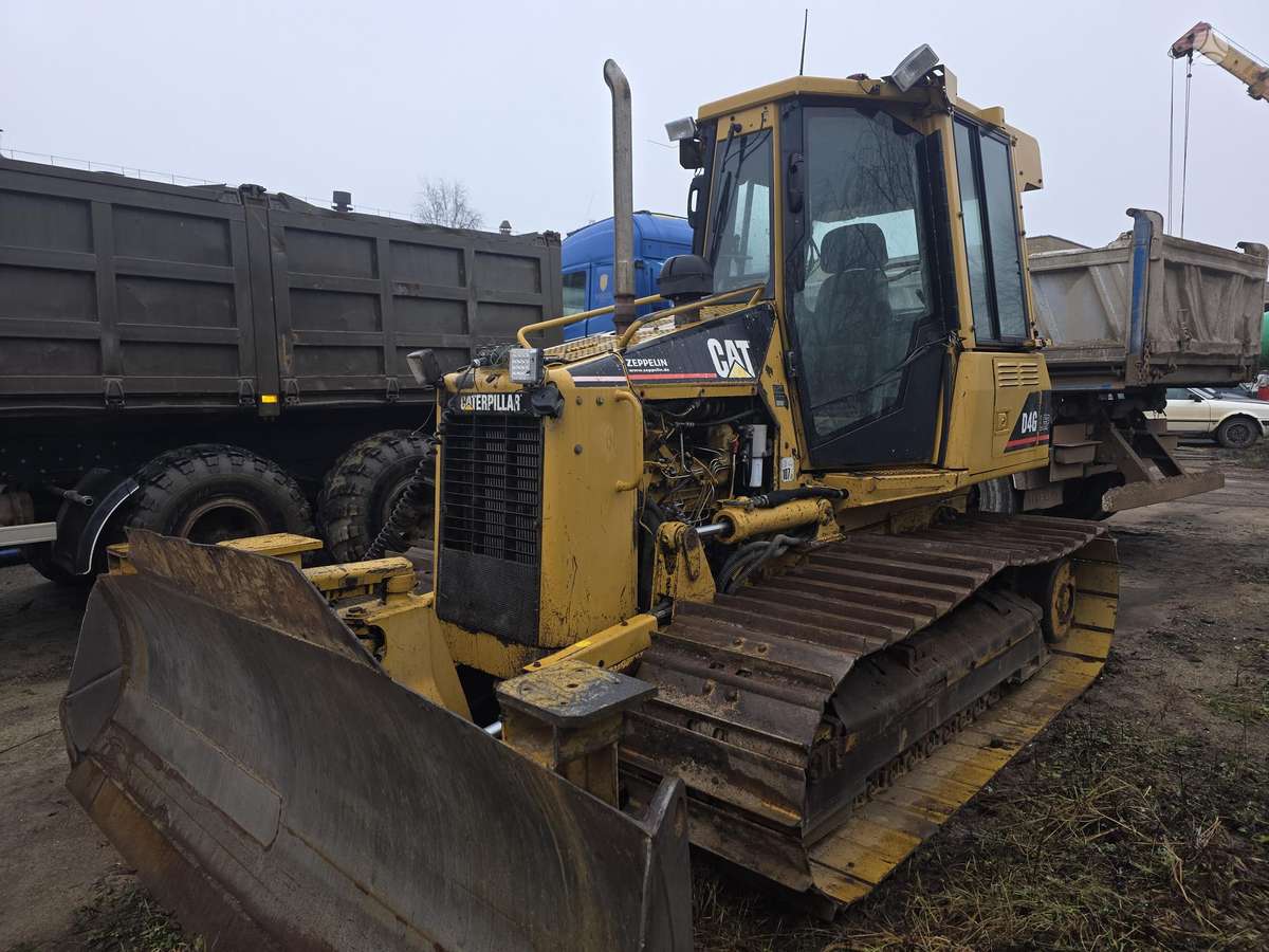 Caterpillar D4G, buldozeri