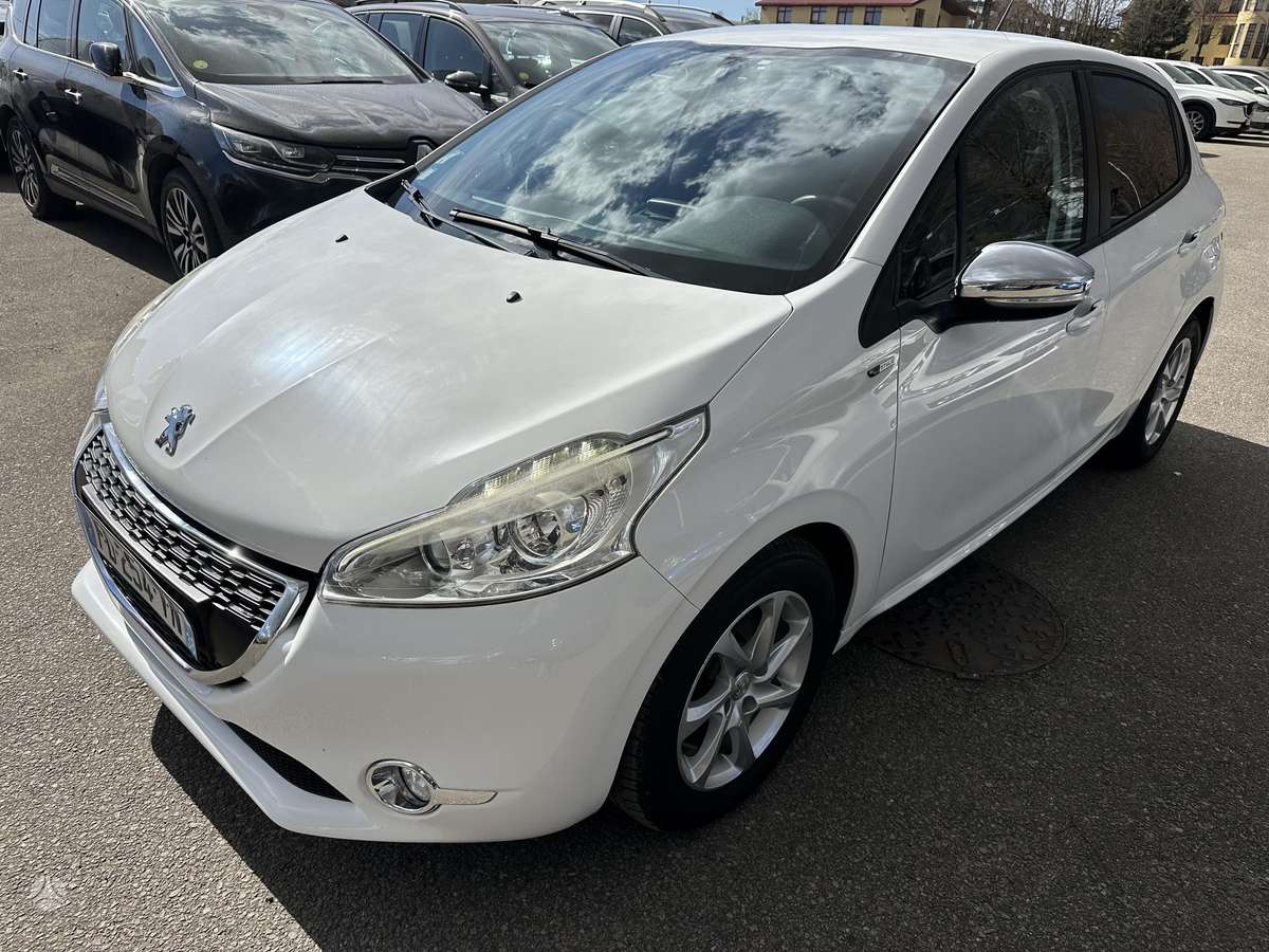 Peugeot 208, 1.2 l., hatchback