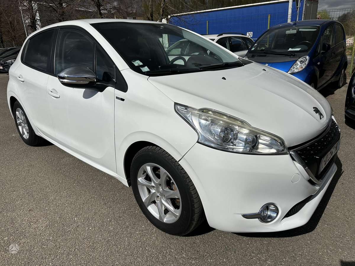 Peugeot 208, 1.2 l., hatchback