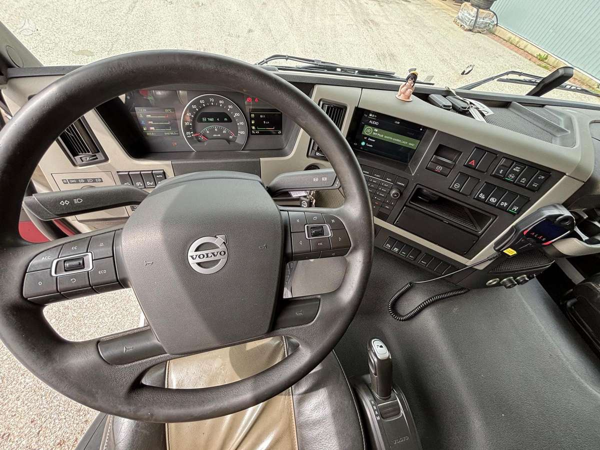 Volvo FM500, refrigerated trucks