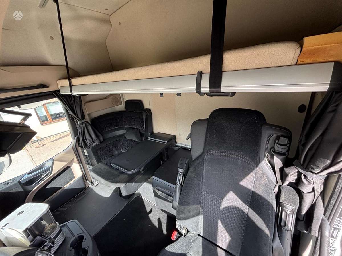 Mercedes-Benz ACTROS 2553, single sleeper
