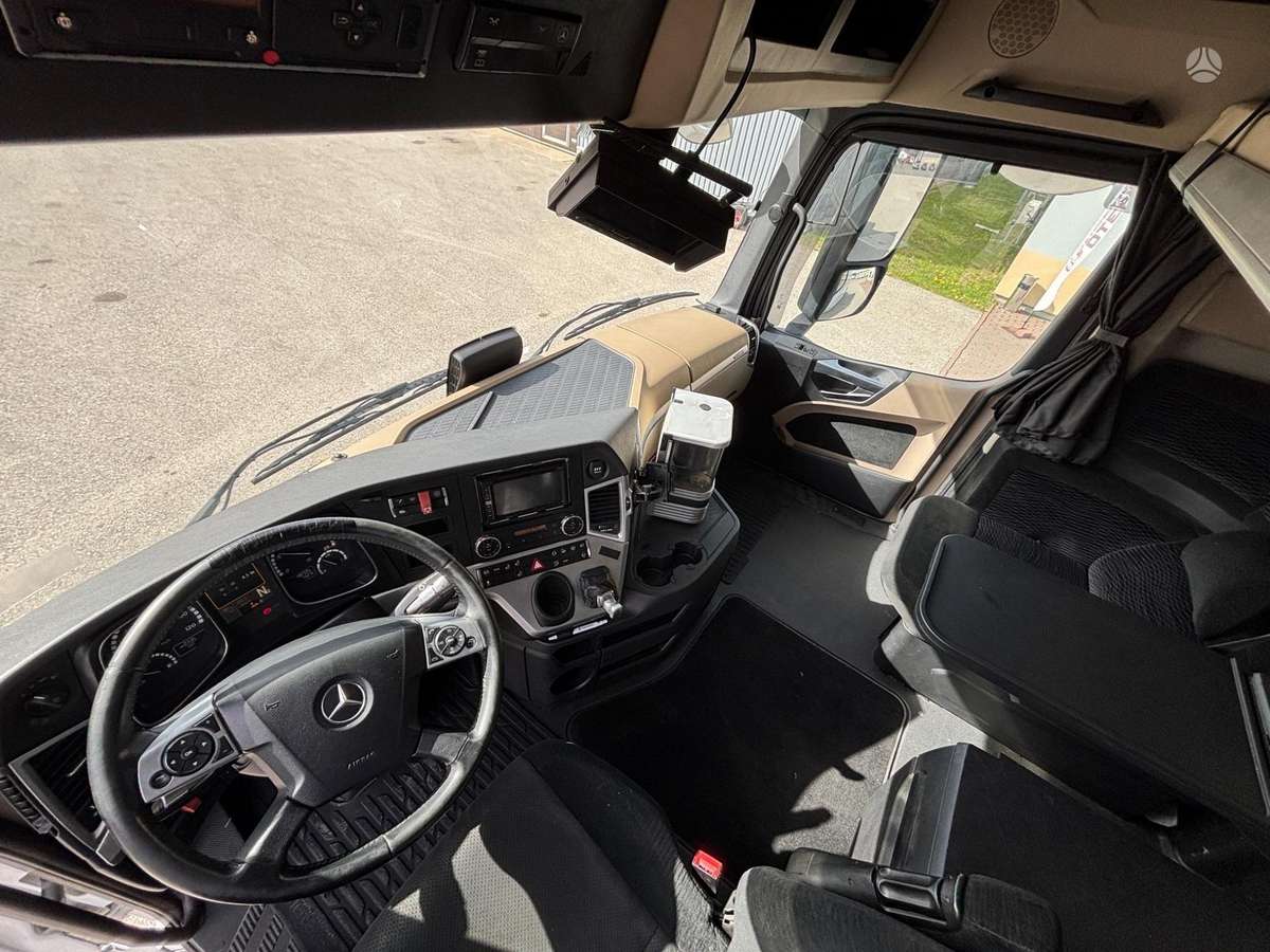 Mercedes-Benz ACTROS 2553, single sleeper