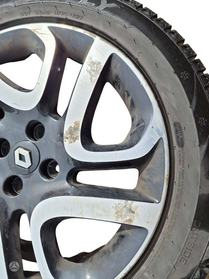 Renault Captur dalimis. Dalimis