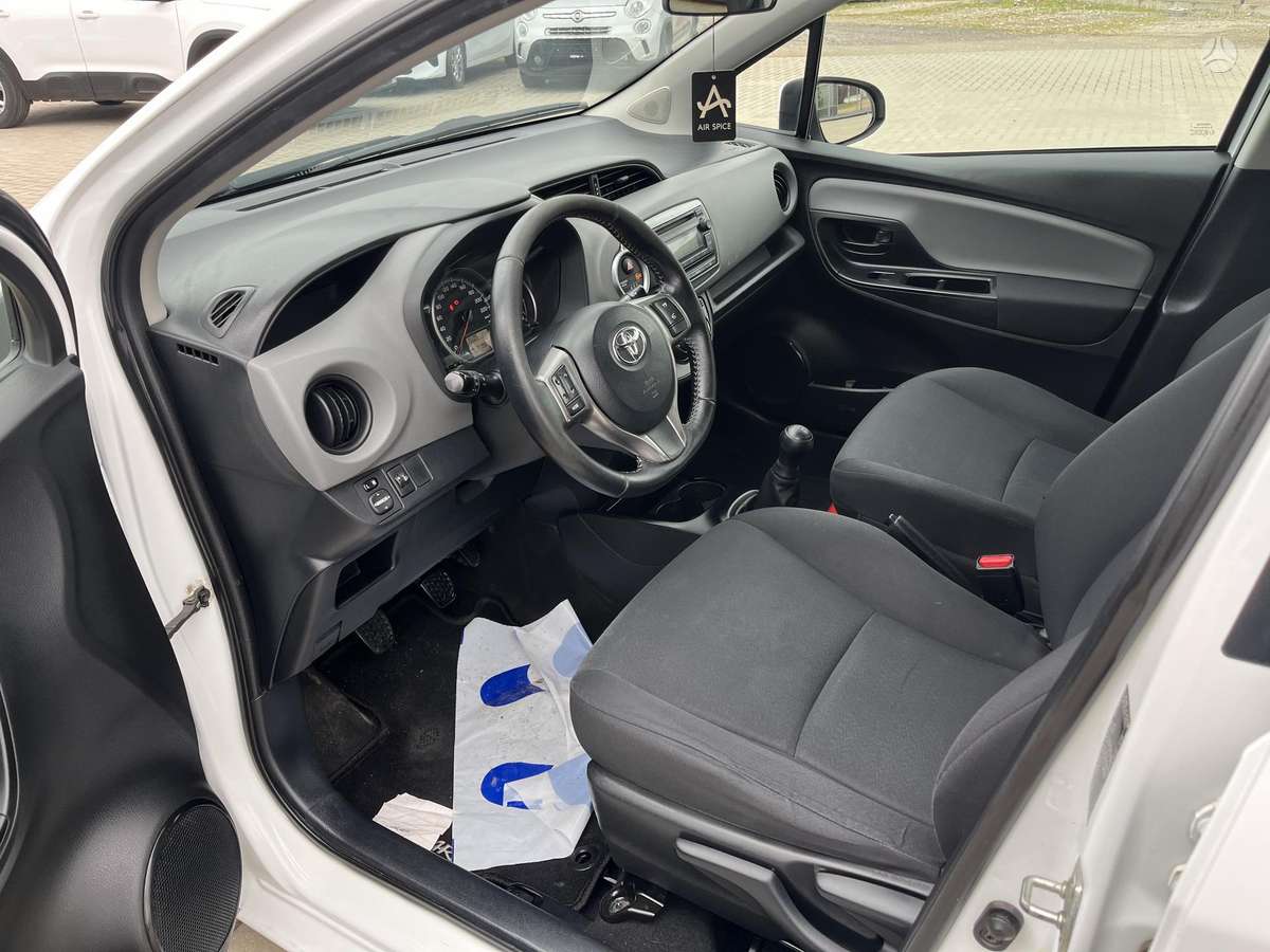 Toyota Yaris, 1.0 l., hatchback