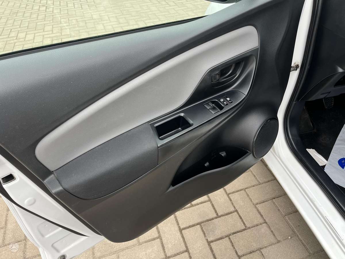 Toyota Yaris, 1.0 l., hatchback