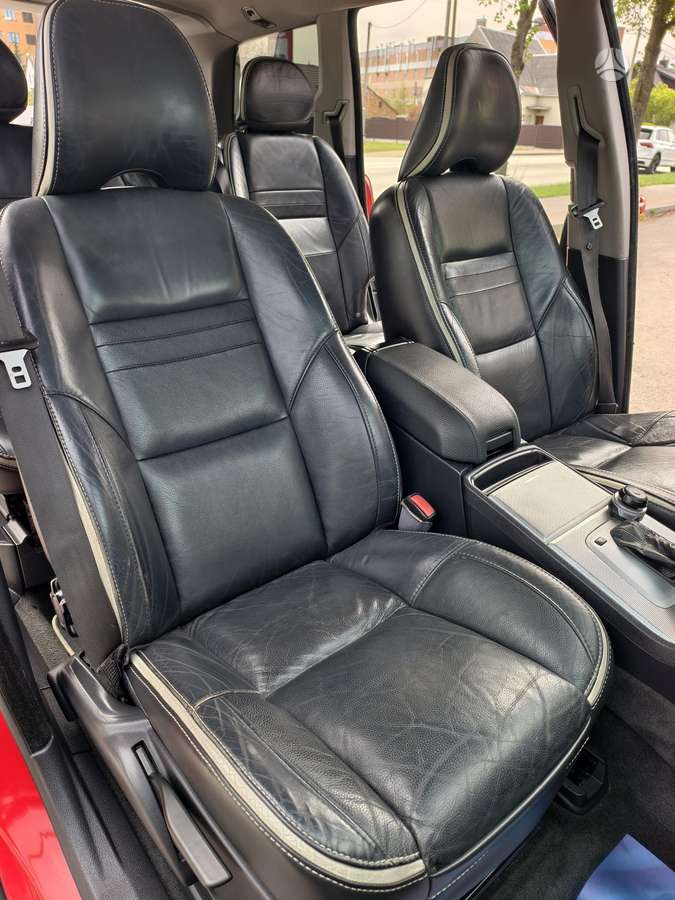 Volvo XC90, 2.4 l., off-road / crossover