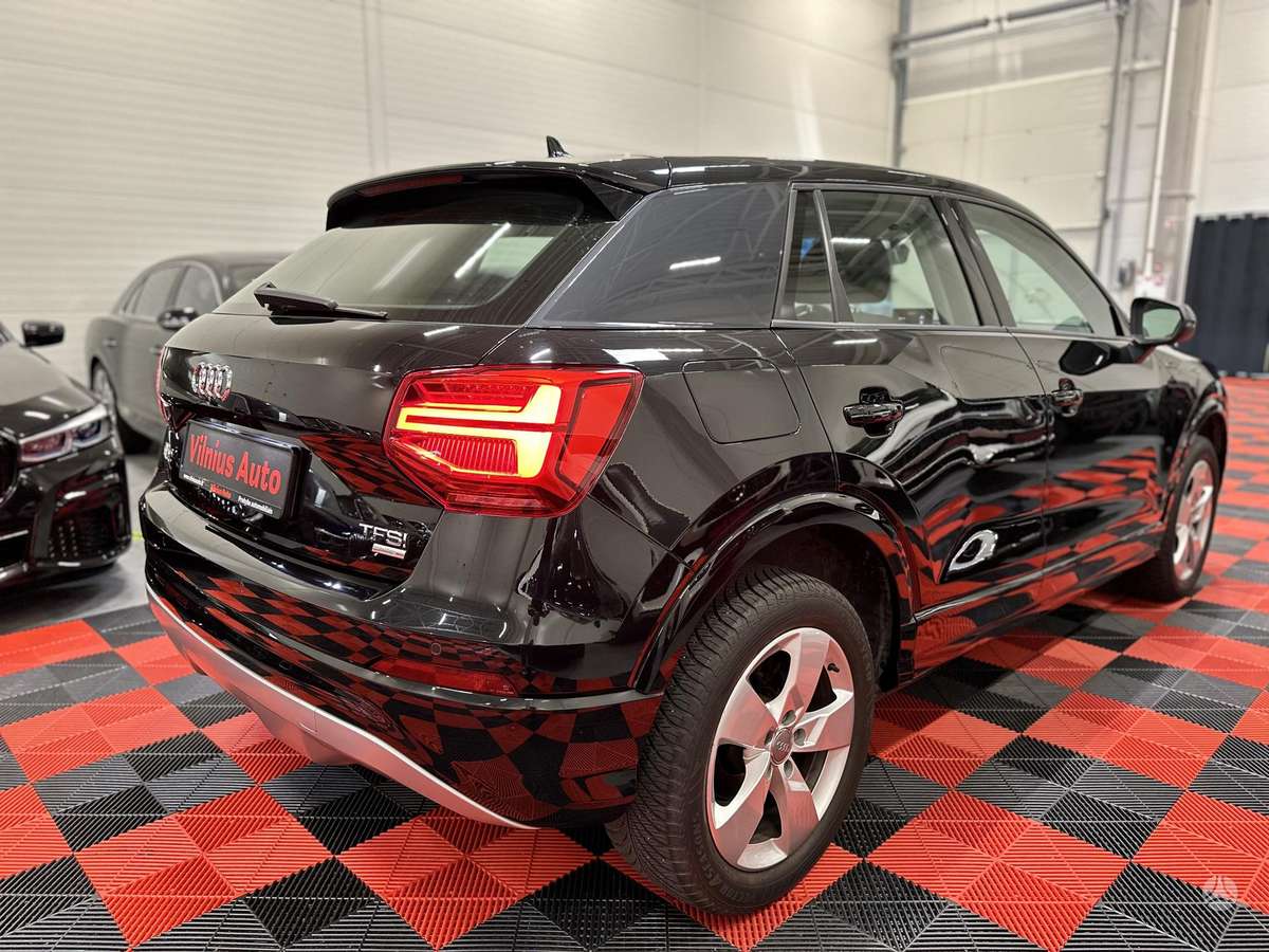 Audi Q2, 1.0 l., off-road / crossover