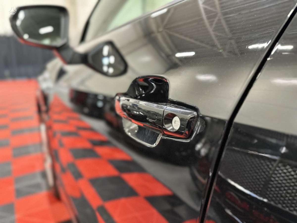 Audi Q2, 1.0 l., off-road / crossover
