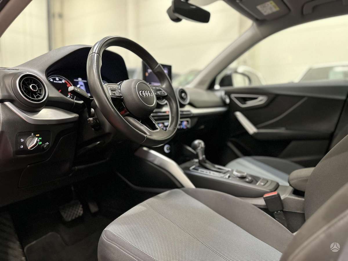 Audi Q2, 1.0 l., off-road / crossover