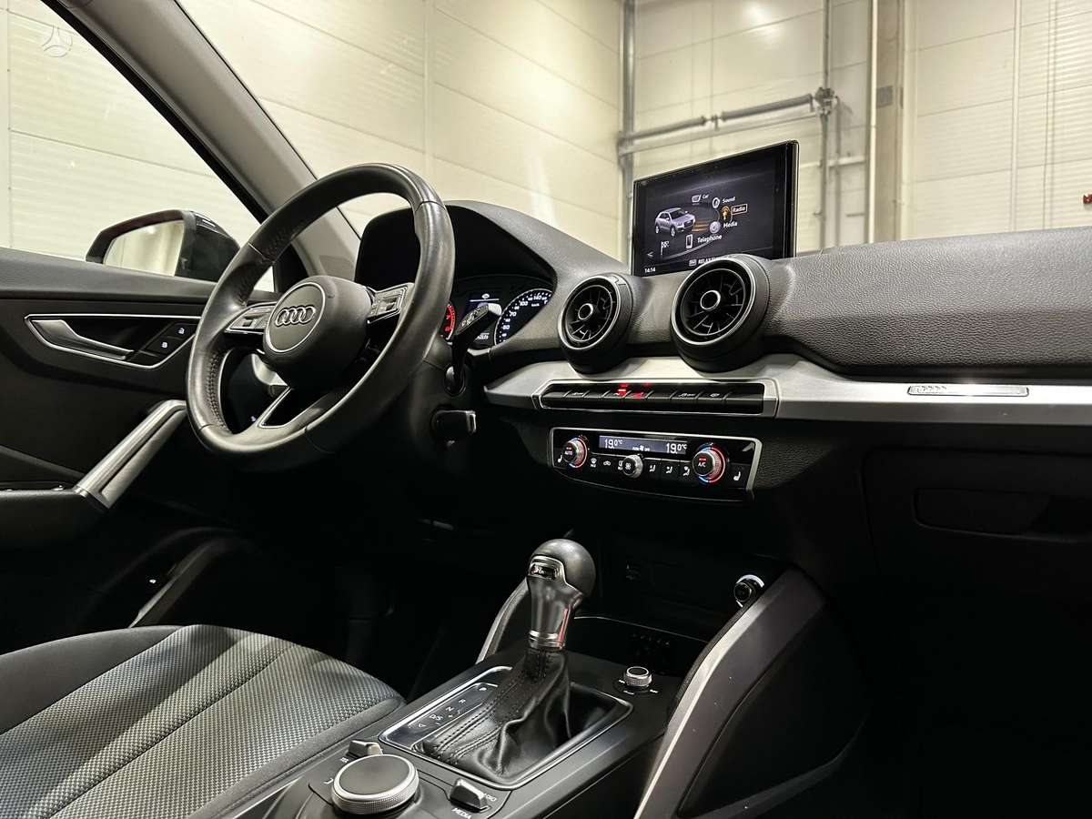 Audi Q2, 1.0 l., off-road / crossover