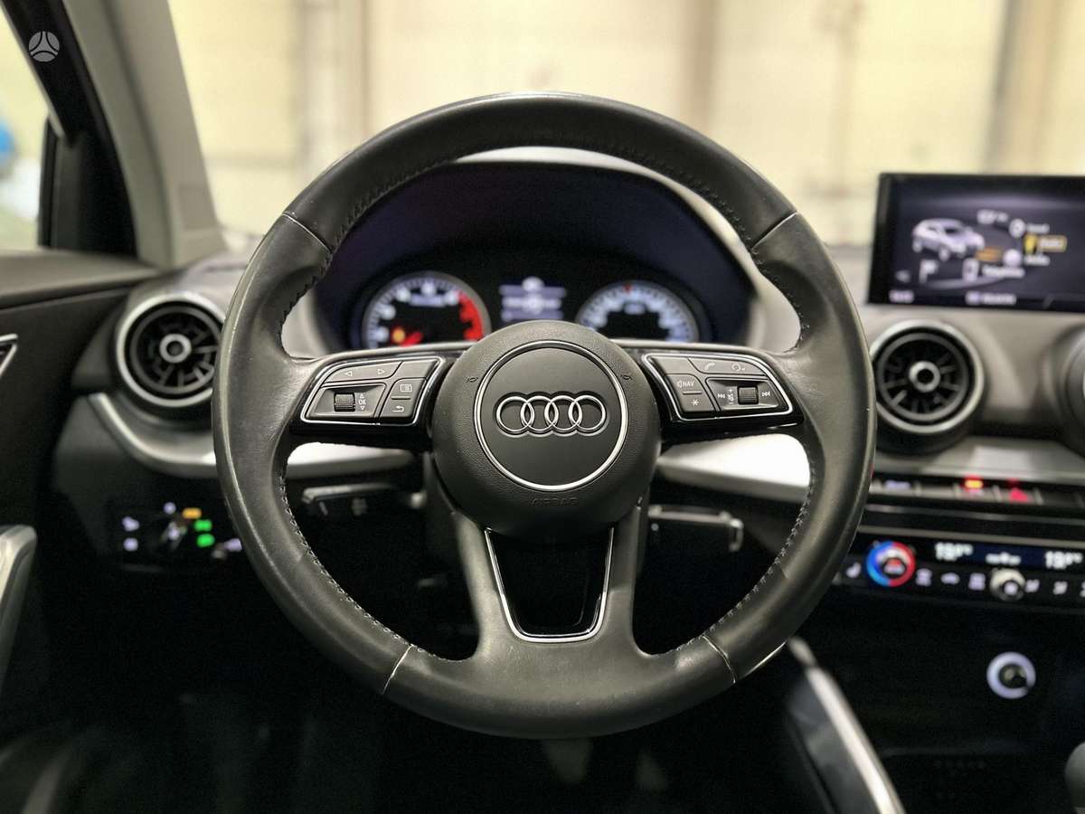 Audi Q2, 1.0 l., off-road / crossover