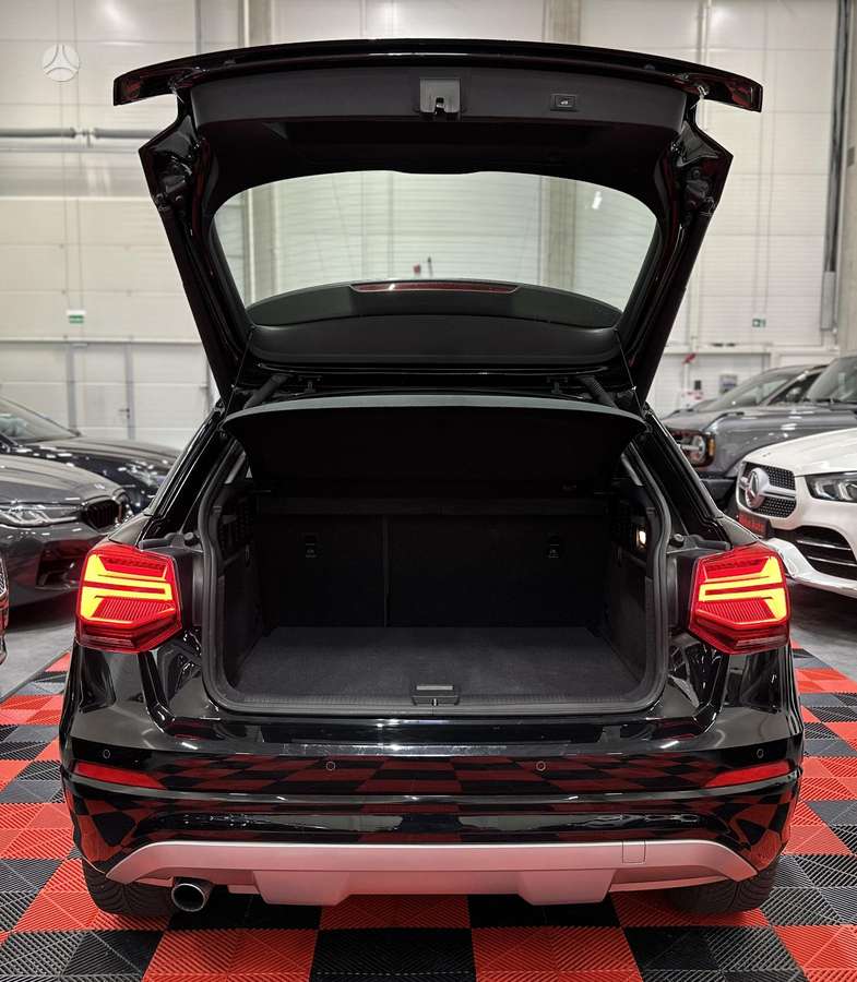Audi Q2, 1.0 l., off-road / crossover