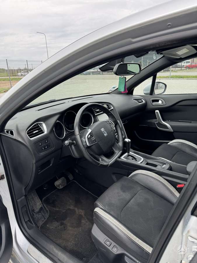 Citroen DS4, 1.6 l., hatchback