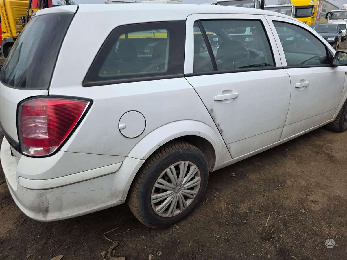 Opel Astra dalimis