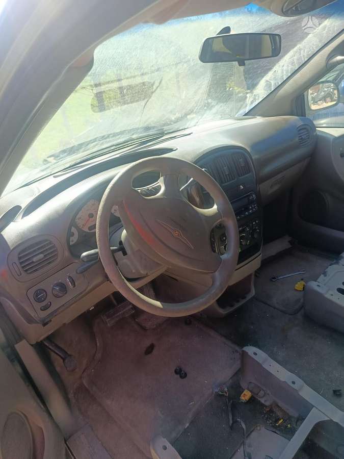Chrysler Town & Country Yra visos dalys