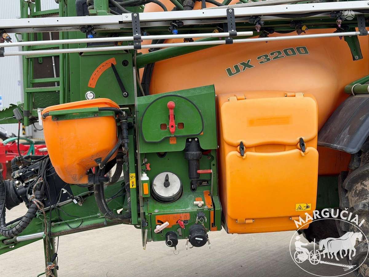 Amazone UX 3200, 3200 ltr, 28 m, sprayers
