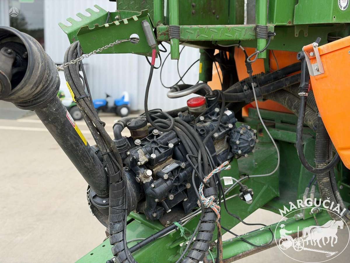 Amazone UX 3200, 3200 ltr, 28 m, sprayers