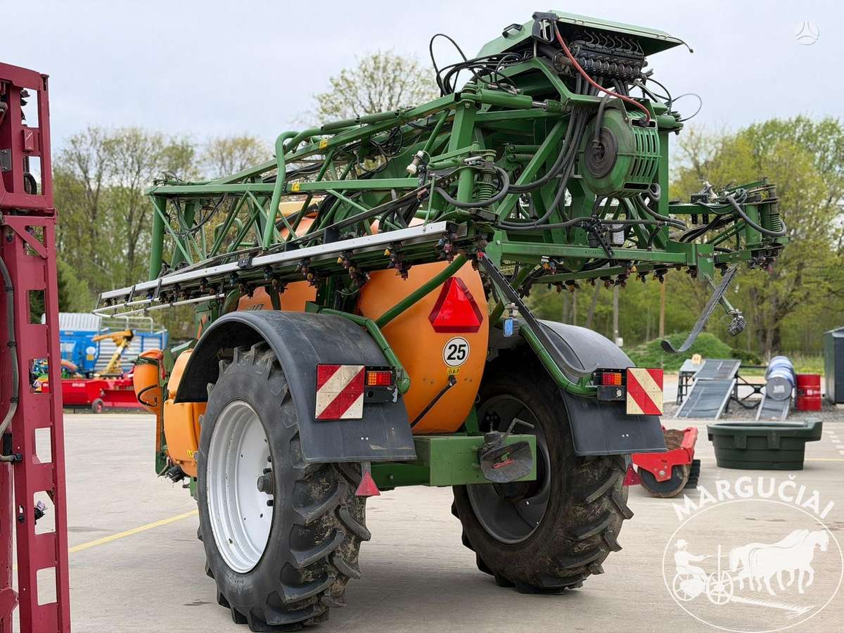 Amazone UX 3200, 3200 ltr, 28 m, sprayers