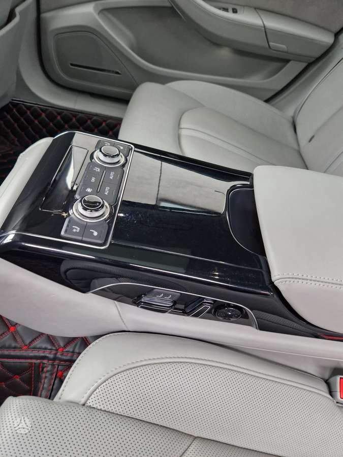 Audi A8, 4.0 l., Седан
