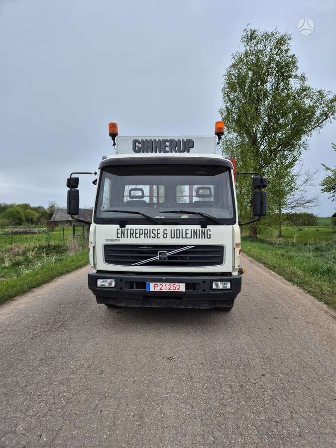 Volvo FL180, auto transporters